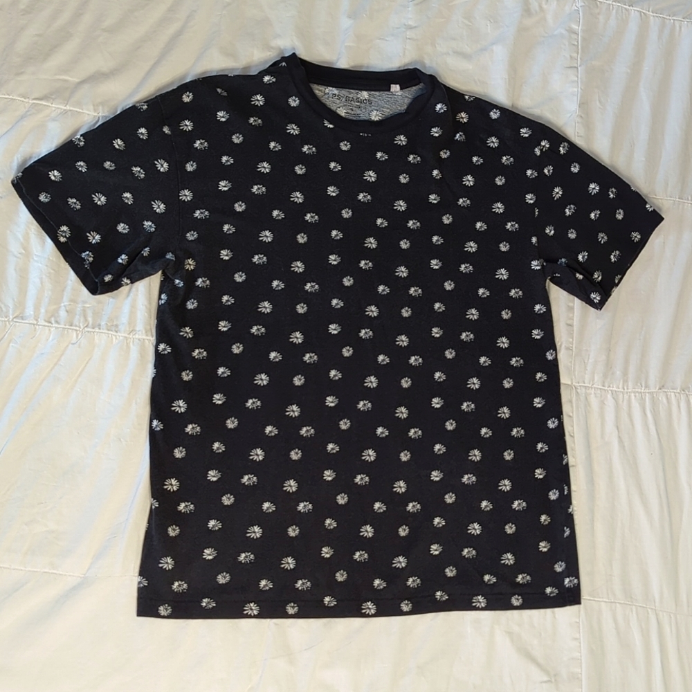 PS/Basics by PacSun Floral Black Tshirt - Small